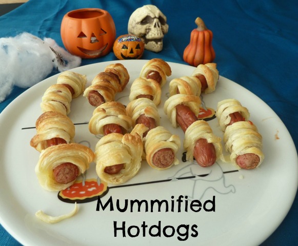 Mummfied hotdogs: Halloween Party Food