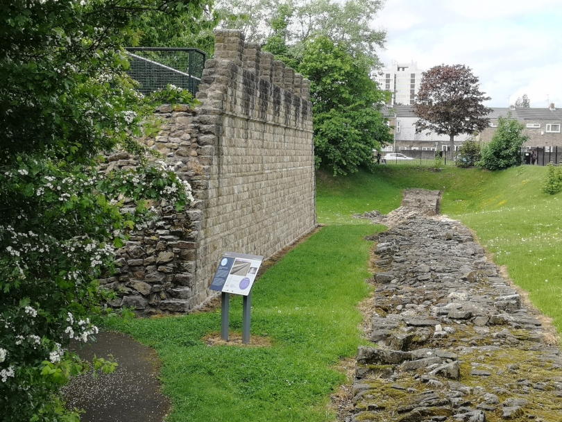The reconstructed Roman wall at Segedunum seen from the side