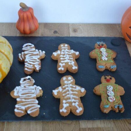 Gingerbread mummies, clowns and skeletons