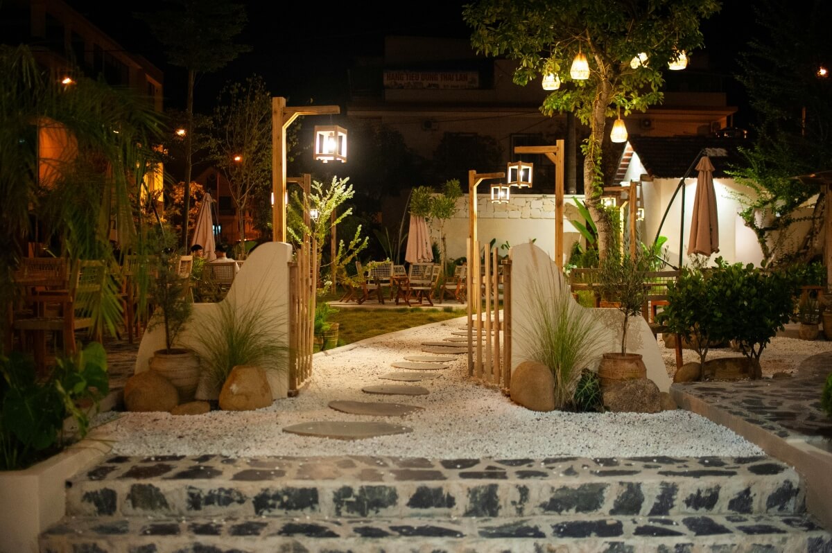 Practical Outdoor Lighting Ideas for Family Gardens