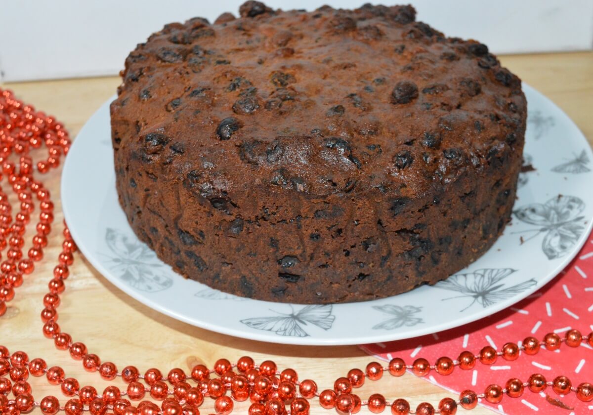 A traditional stir it up Sunday christmas cake on a plate waiting to be cut